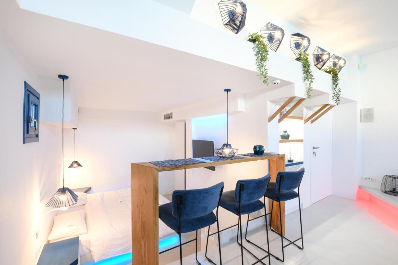 Blue White Residence Monolithos  Luaran gambar